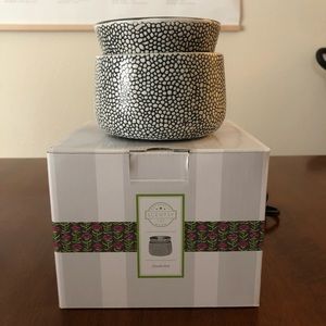 Gently Used Doodle Dot Element Scentsy Warmer